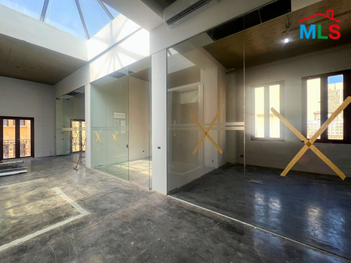 300 SQM Office with Skylight Window For Rent in DownTown