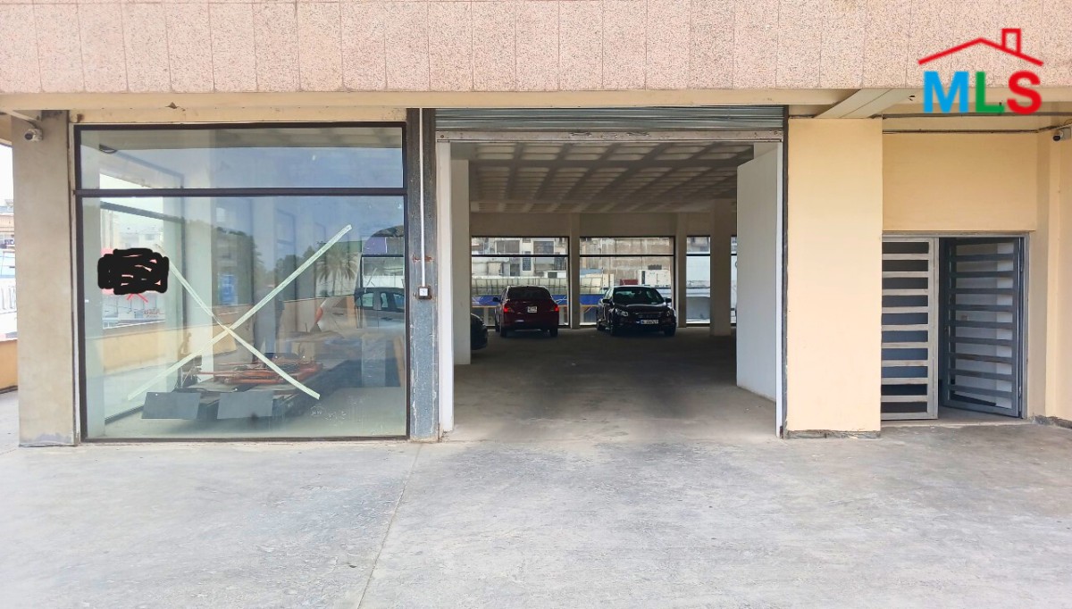 An Open Space Showroom for Rent In Dora