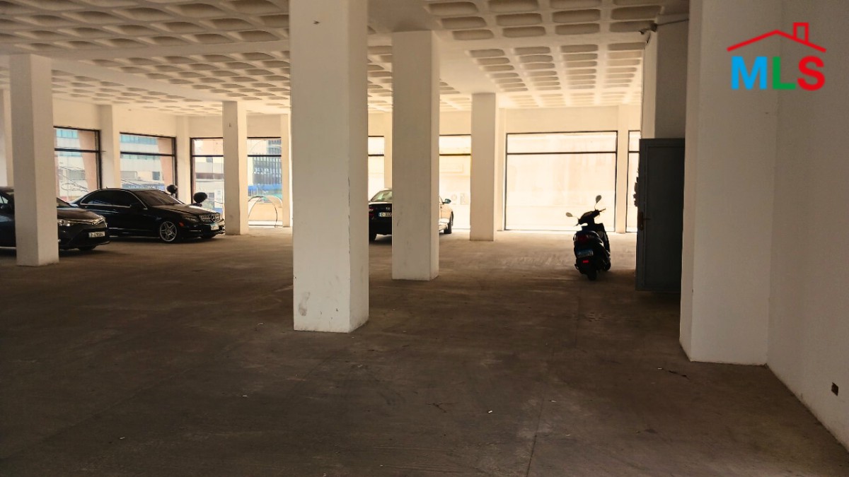 An Open Space Showroom for Rent In Dora