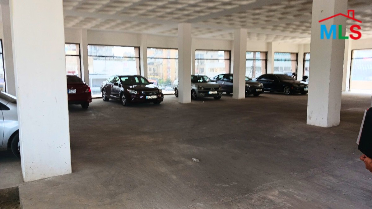 An Open Space Showroom for Rent In Dora