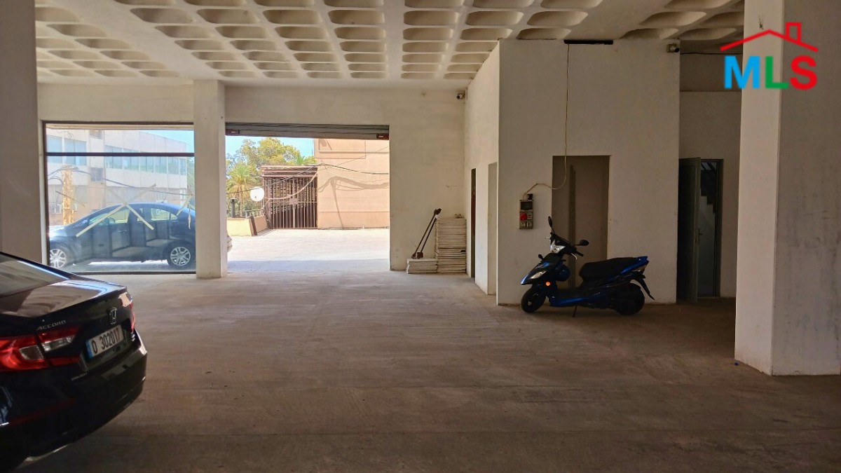 An Open Space Showroom for Rent In Dora
