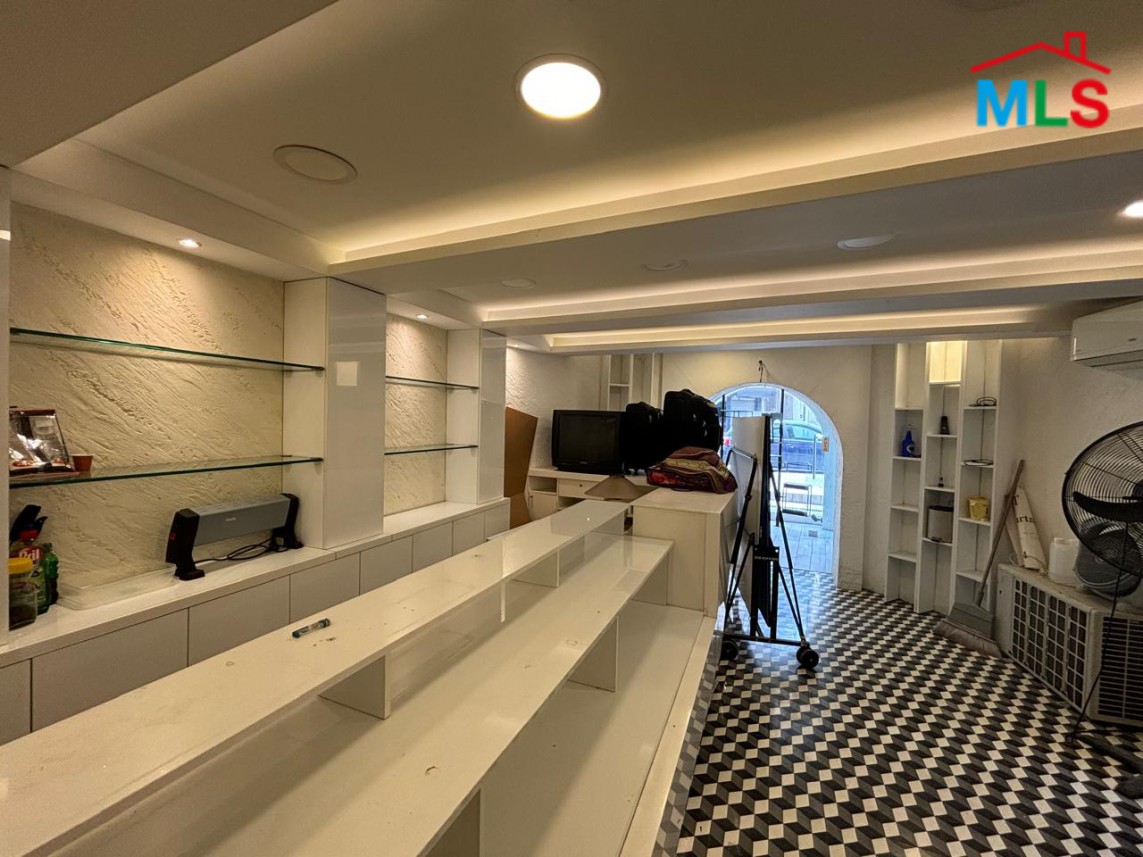 80 SQM Shop For Rent In Badaro