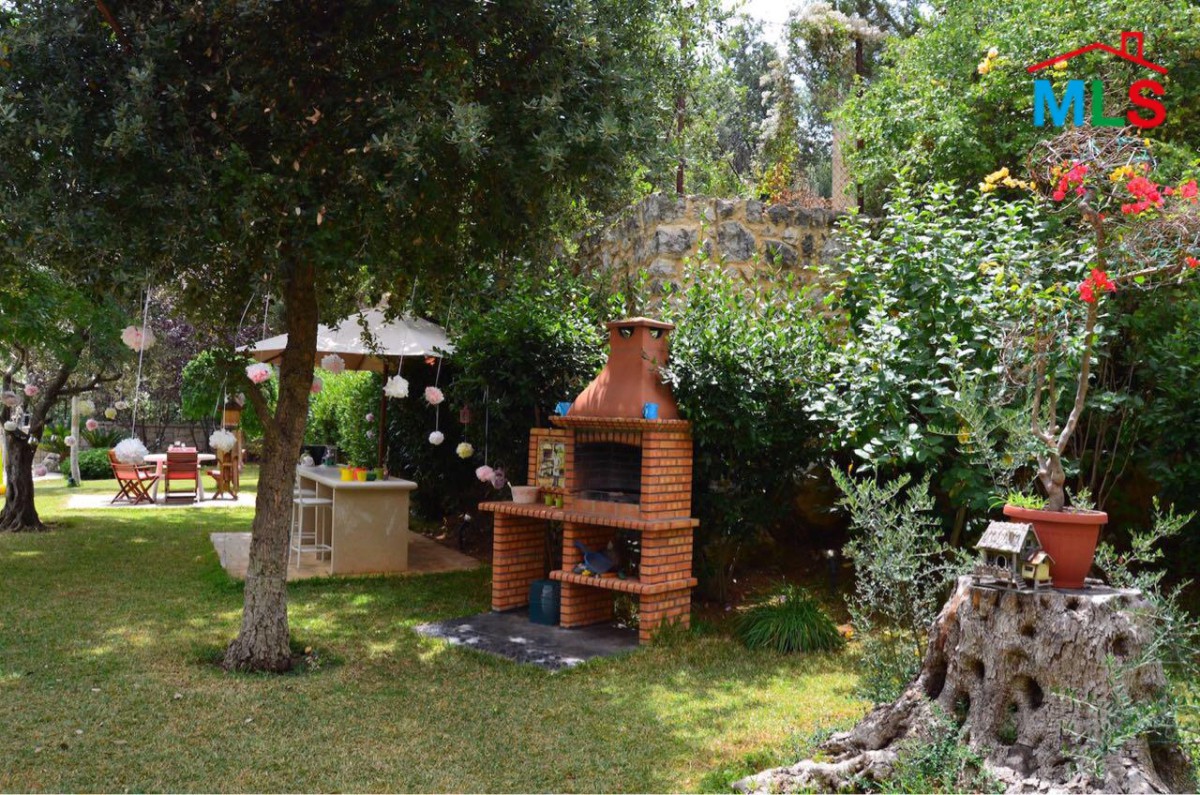 Furnished Villa with An Amazing Garden and Pool For Rent In Beit Chabeb