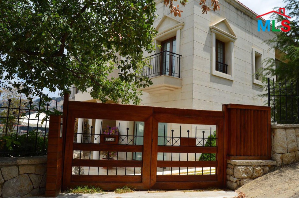 Furnished Villa with An Amazing Garden and Pool For Rent In Beit Chabeb