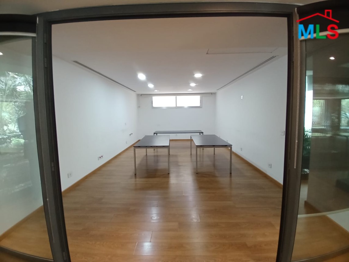 A High-End 500sqm Office for Rent In A Commercial Center In Horsh Tabet