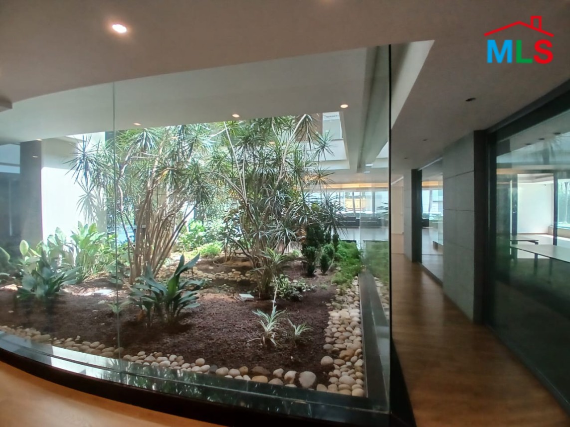 A High-End 500sqm Office for Rent In A Commercial Center In Horsh Tabet