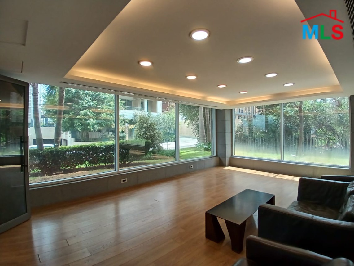 A High-End 500sqm Office for Rent In A Commercial Center In Horsh Tabet