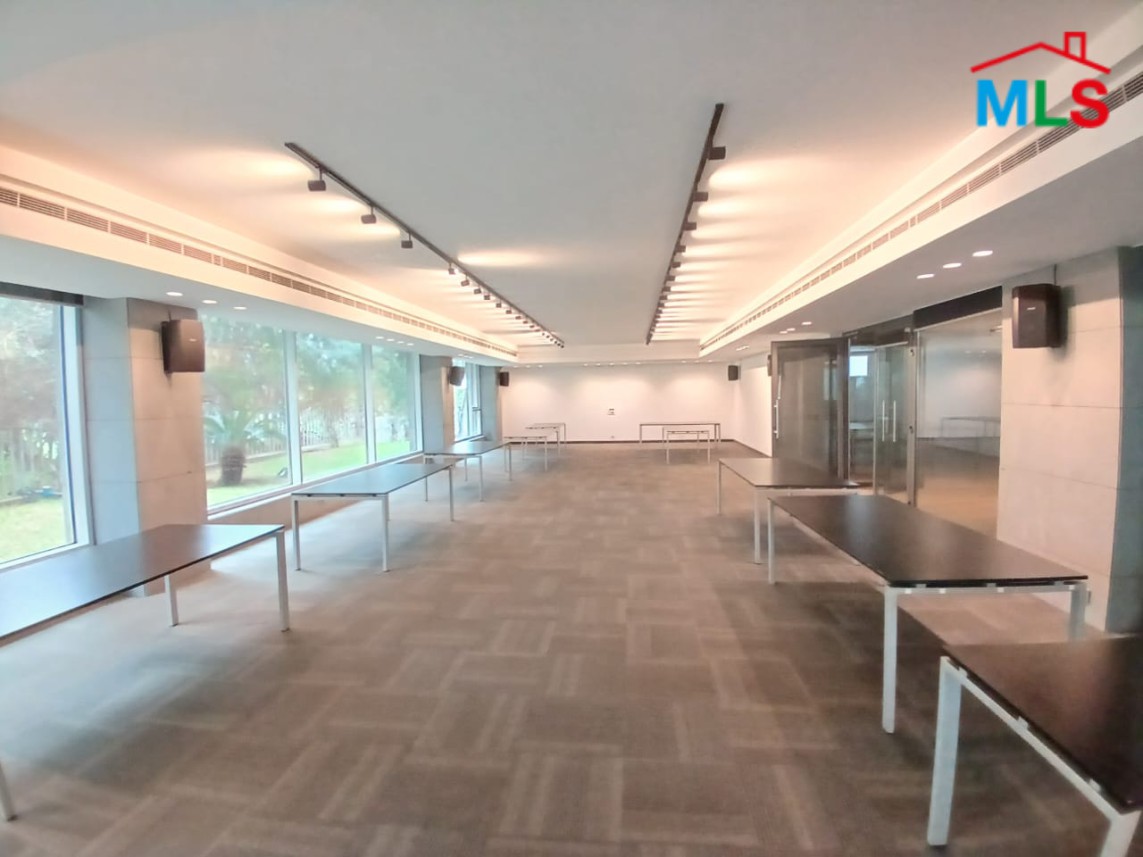 A High-End 500sqm Office for Rent In A Commercial Center In Horsh Tabet