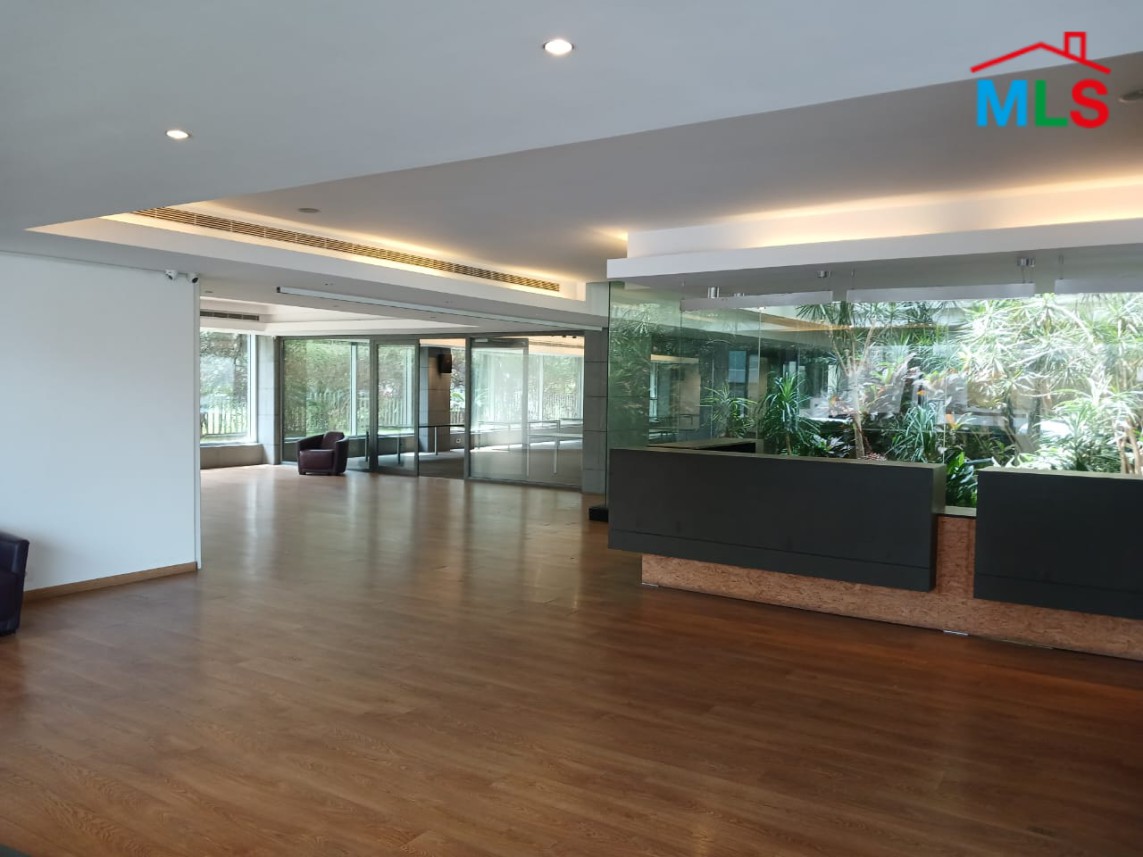 A High-End 500sqm Office for Rent In A Commercial Center In Horsh Tabet
