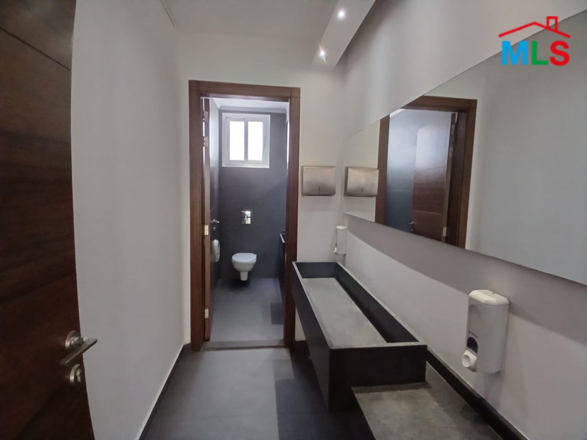 A High-End 500sqm Office for Rent In A Commercial Center In Horsh Tabet