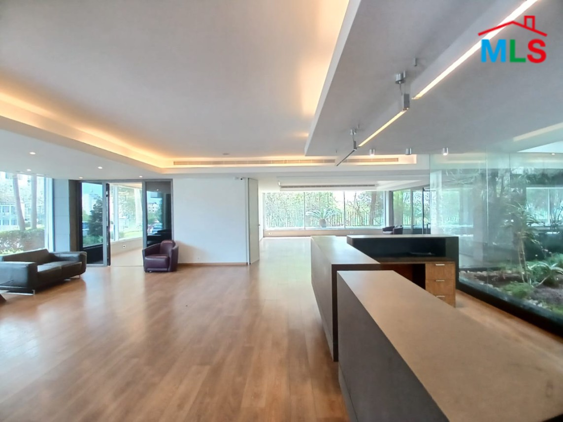 A High-End 500sqm Office for Rent In A Commercial Center In Horsh Tabet