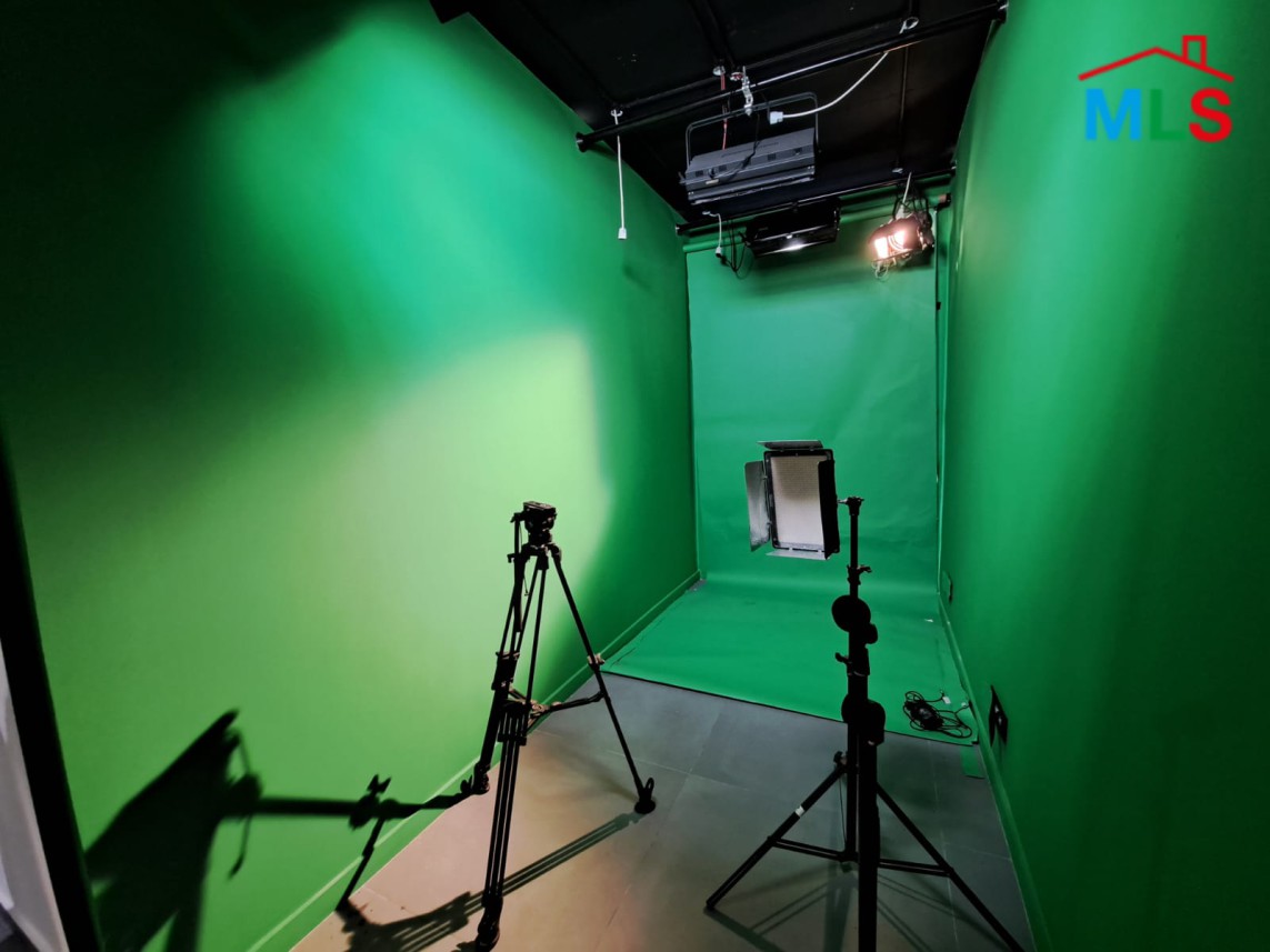 Spacious Decorated Office For Rent In A High-End Tower In Sin Fil - 24/7 Elct