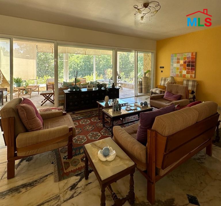 Fully Decorated & Furnished Villa for Rent In Mayrouba