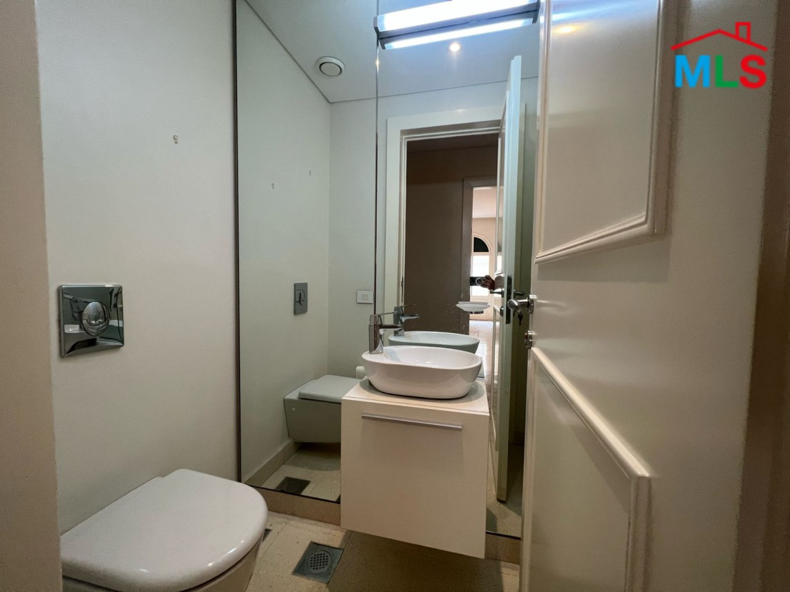 High Ceiling Vintage Apartment for Rent In Achrafieh