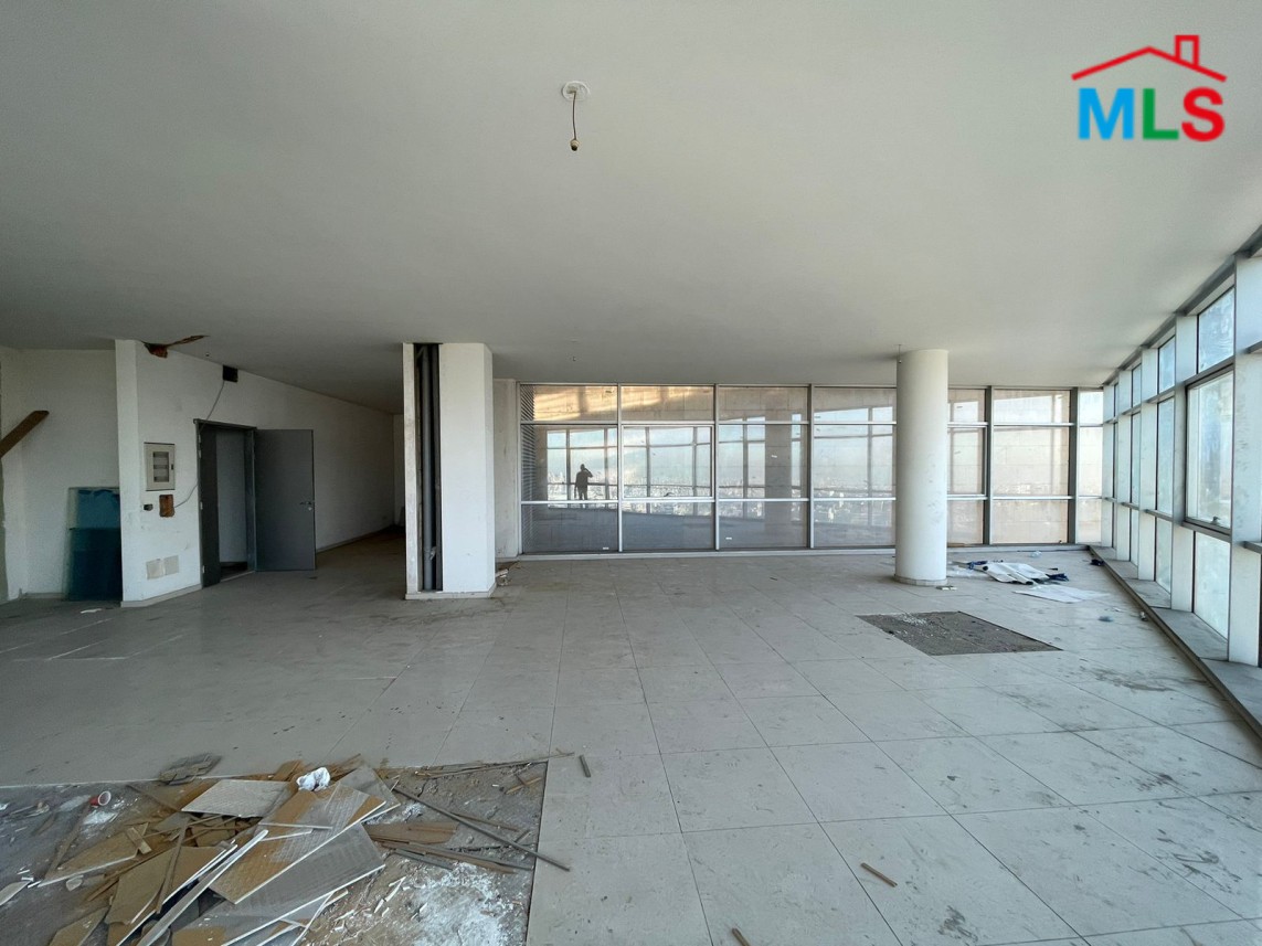 An Open Space Shop for Rent In Mansourieh