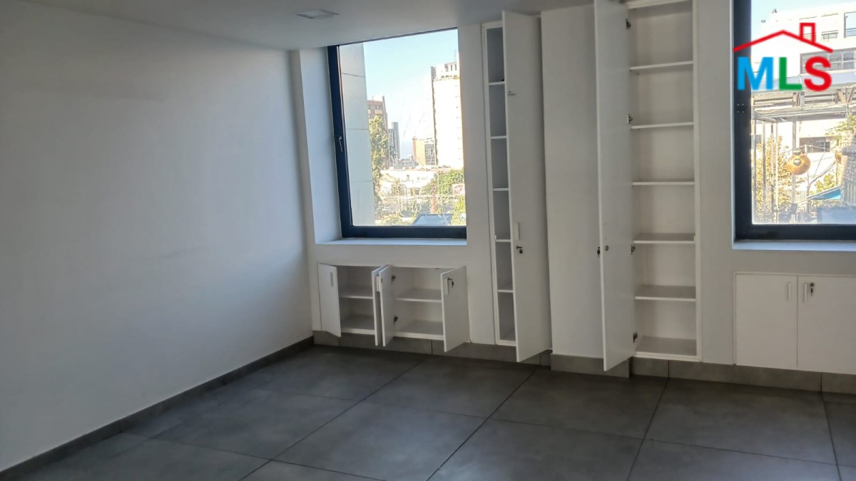 460 SQM Office for Rent in Dbayeh