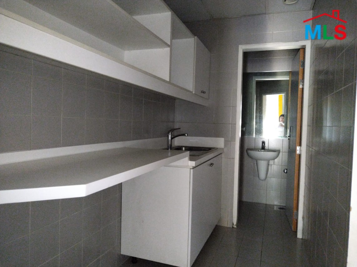 Shop for Rent On The Highway Of Zouk Mikael