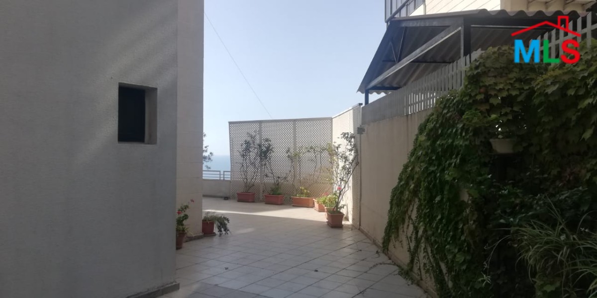 Spacious Apartment With Terrace And Garden for Rent In Mtyaleb