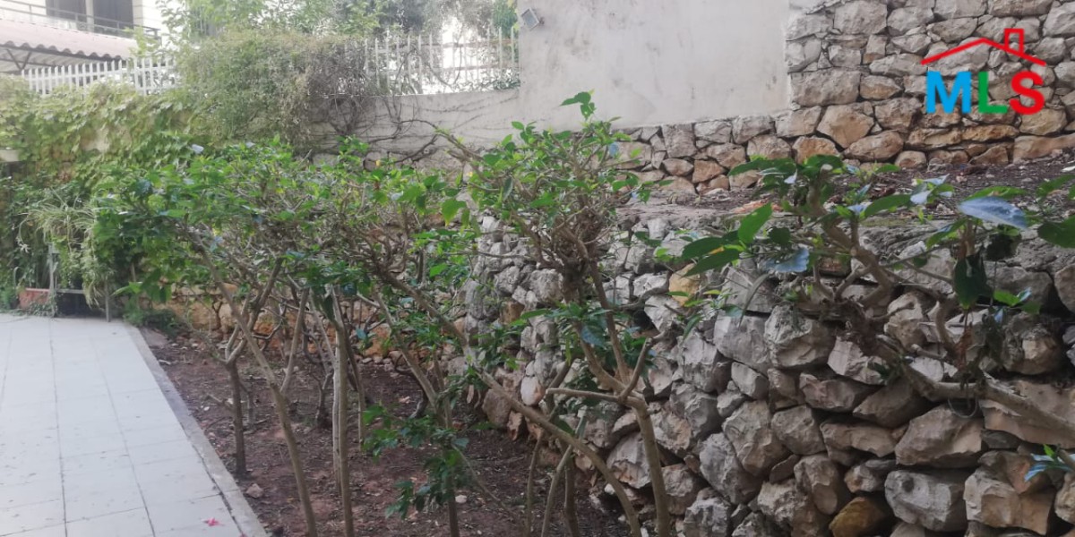 Spacious Apartment With Terrace And Garden for Rent In Mtyaleb