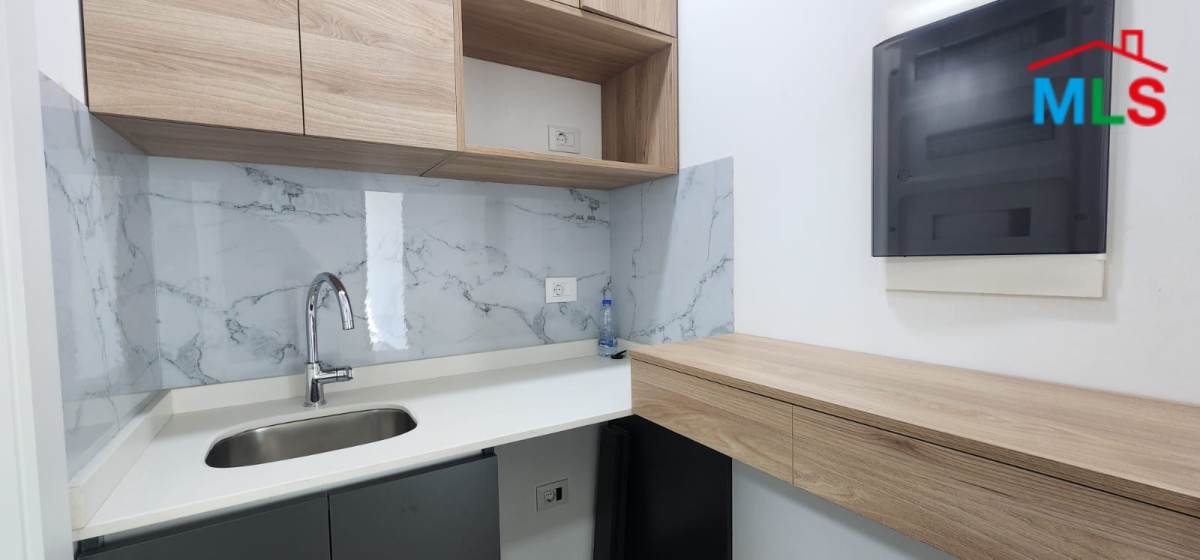Ready To Move Office for Rent In Dekweneh