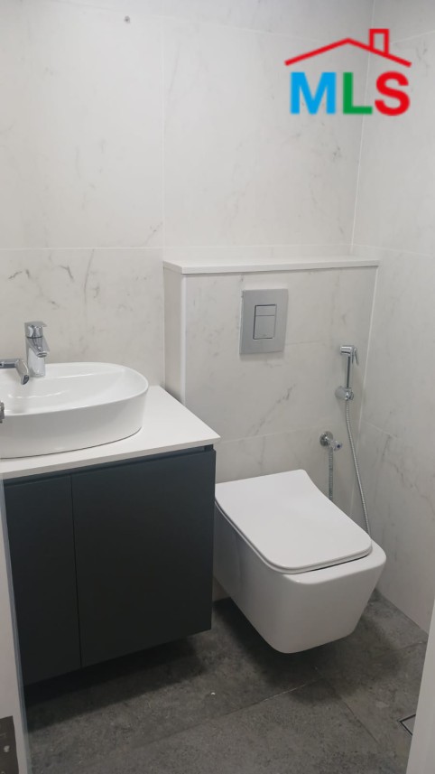 Ready To Move Office for Rent In Dekweneh