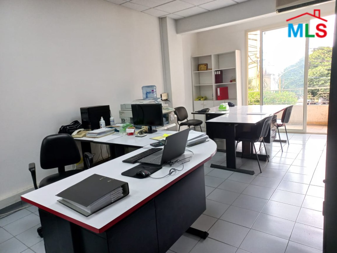 100 SQM Unfurnished Office for Rent in a Prime Location in Gemmayze