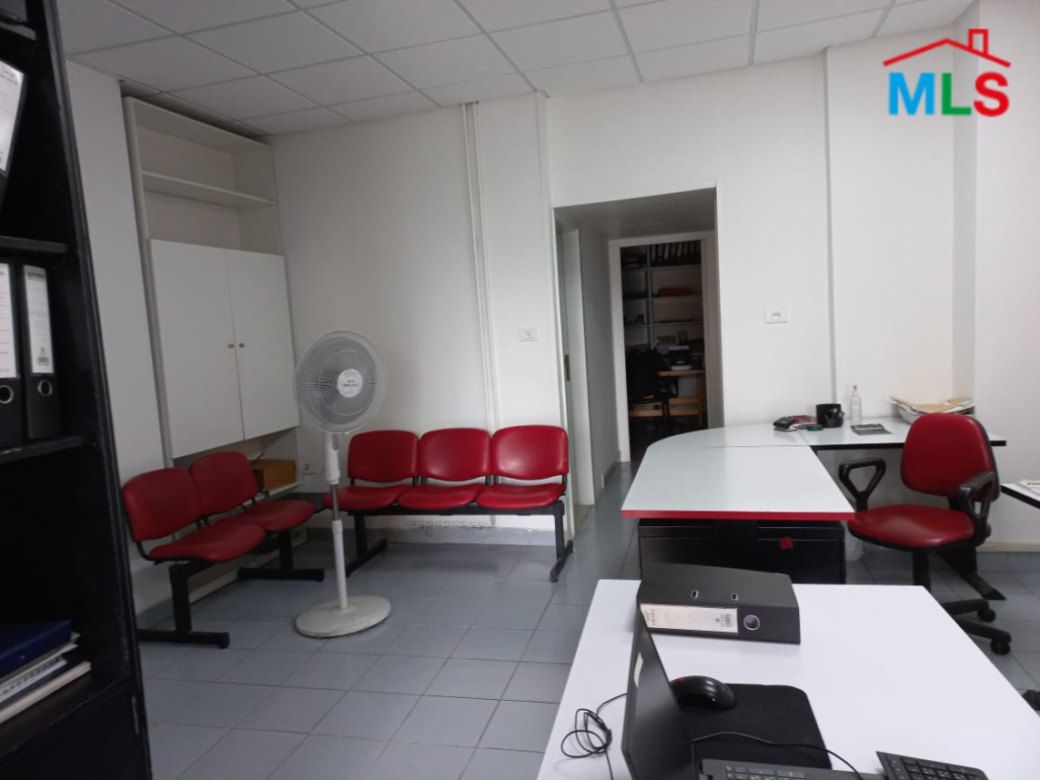 100 SQM Unfurnished Office for Rent in a Prime Location in Gemmayze