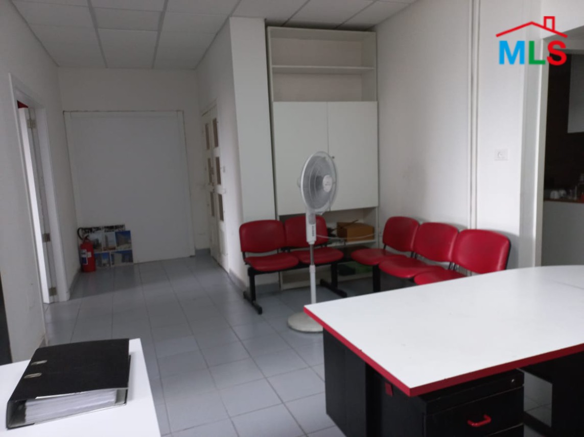 100 SQM Unfurnished Office for Rent in a Prime Location in Gemmayze