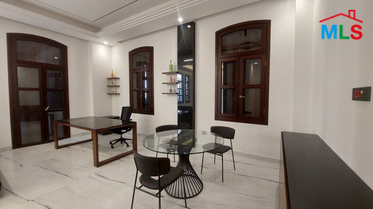 Office with Private Suite/Apartment For Rent In Down Town