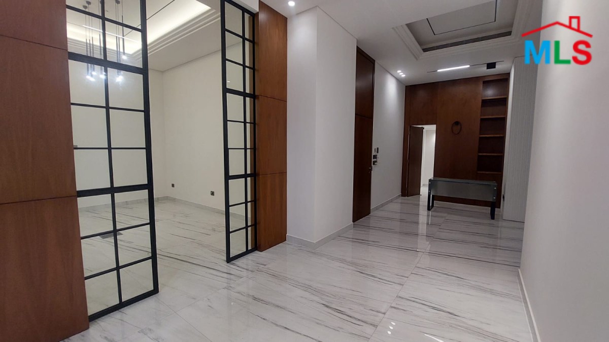 Office with Private Suite/Apartment For Rent In Down Town