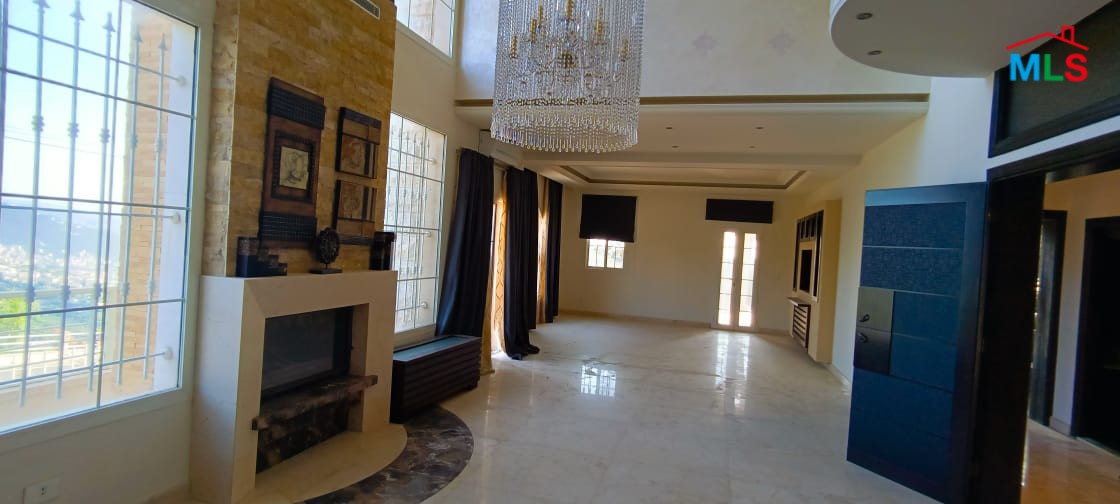 Villa With Garden and Panoramic Sea View for Rent In Fatqa