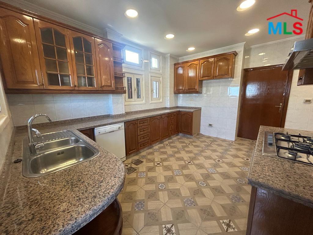 4-Bedroom Apartment for Rent in Zoukak El Blat, Down Town