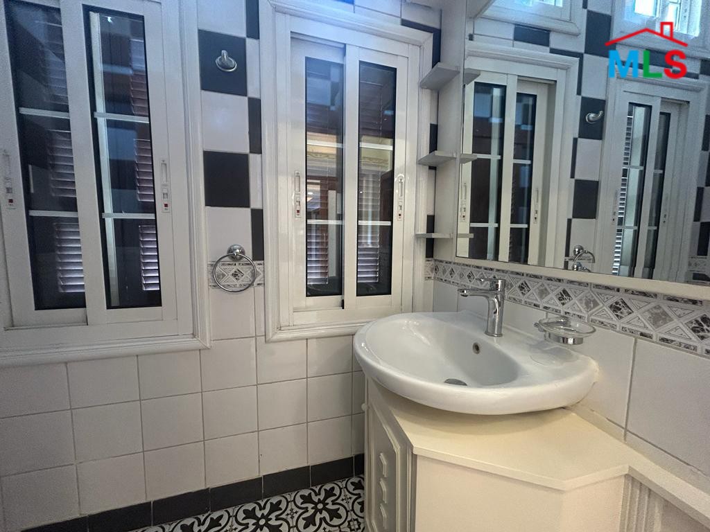 4-Bedroom Apartment for Rent in Zoukak El Blat, Down Town
