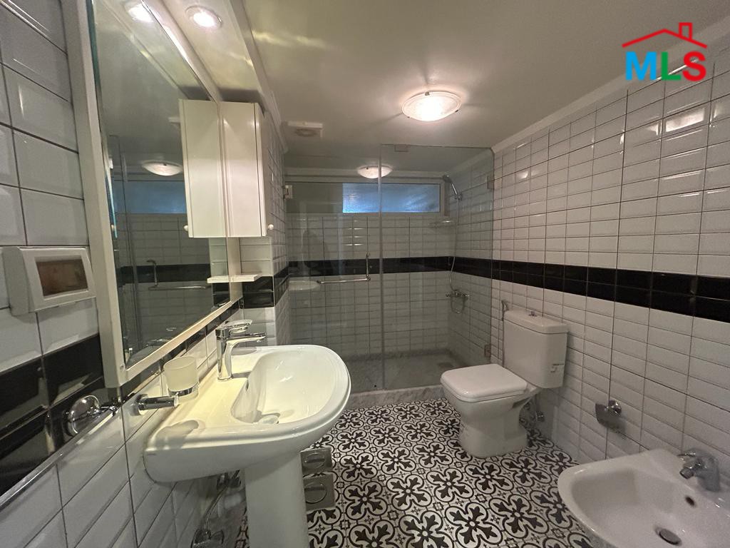 4-Bedroom Apartment for Rent in Zoukak El Blat, Down Town