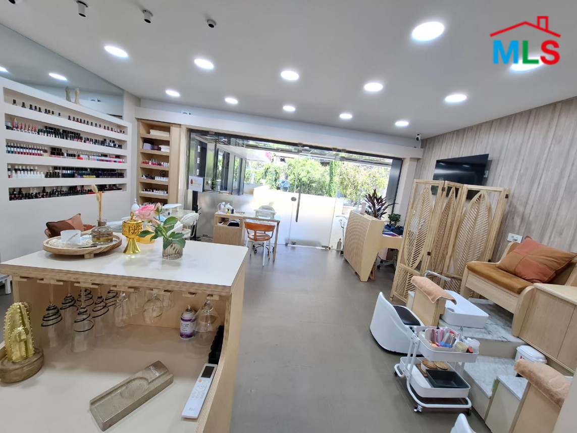 50 Square Meter Decorated Shop for Rent In Kaslik
