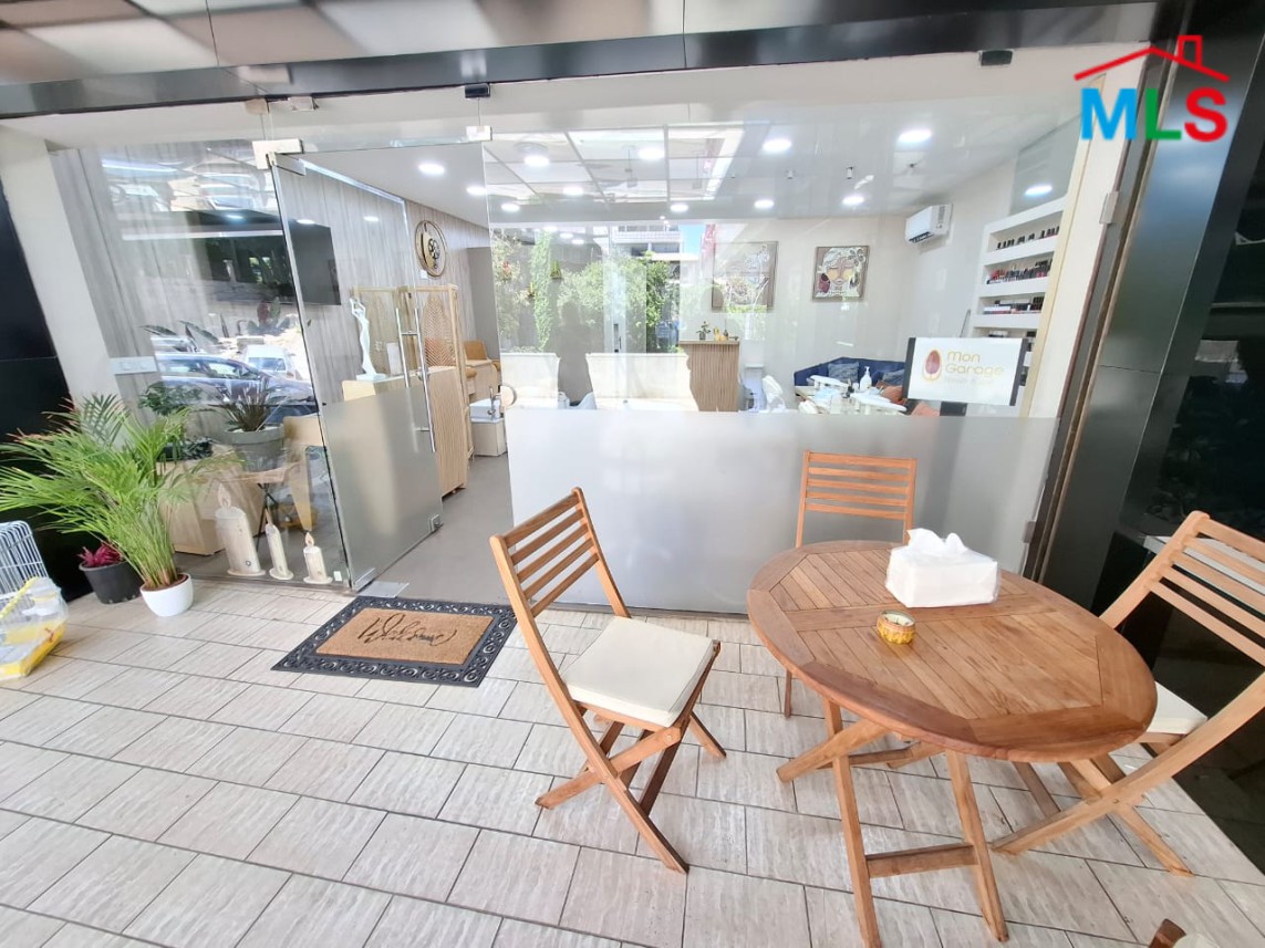50 Square Meter Decorated Shop for Rent In Kaslik