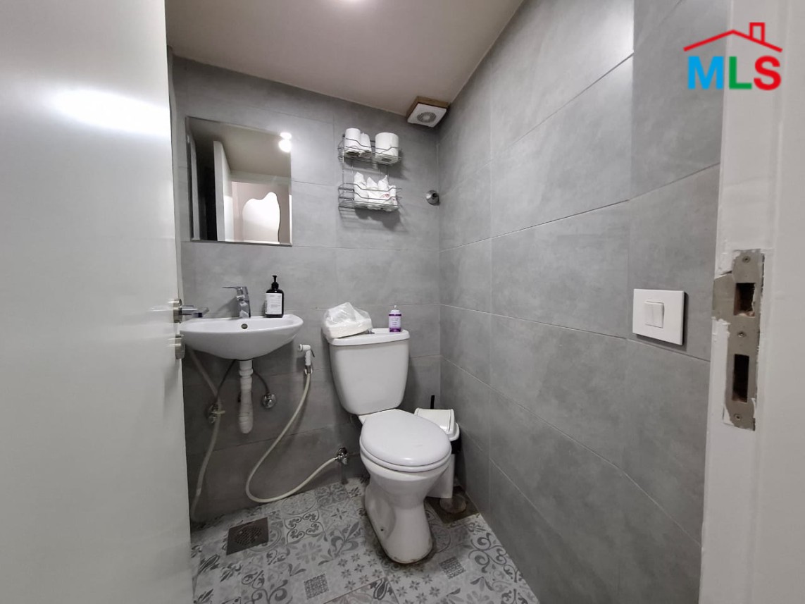 50 Square Meter Decorated Shop for Rent In Kaslik