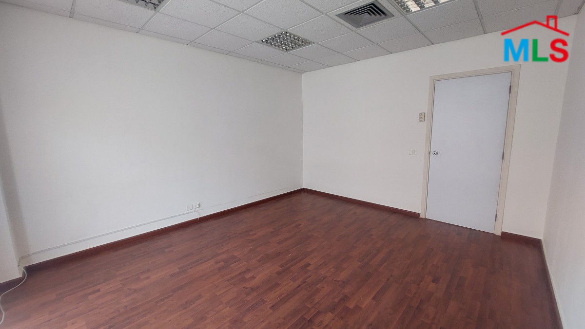30 SQM Office for Rent in a Commercial Center in Down Town