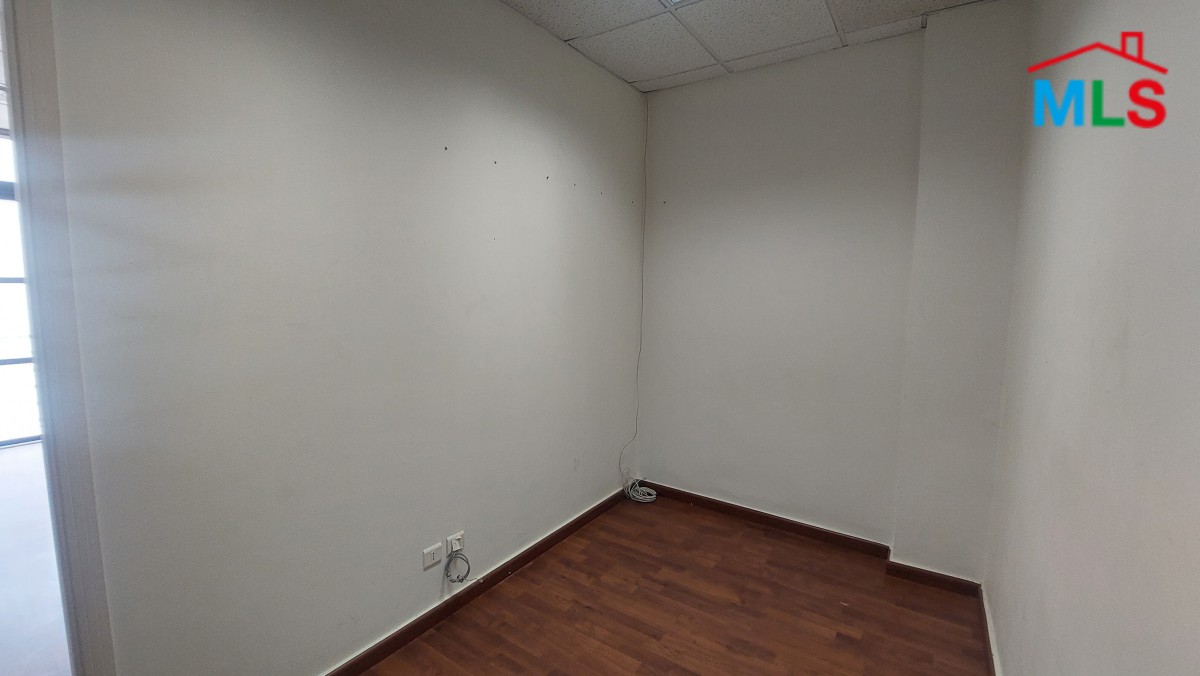 30 SQM Office for Rent in a Commercial Center in Down Town
