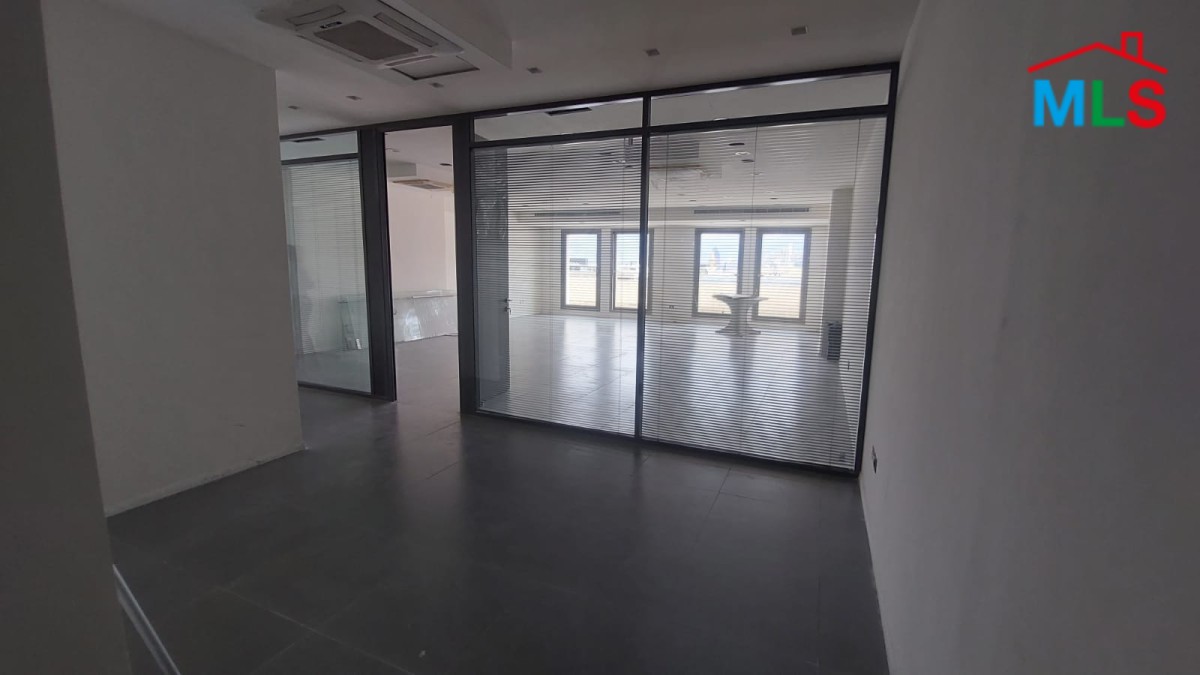 225 SQM Office for Rent in Downtown