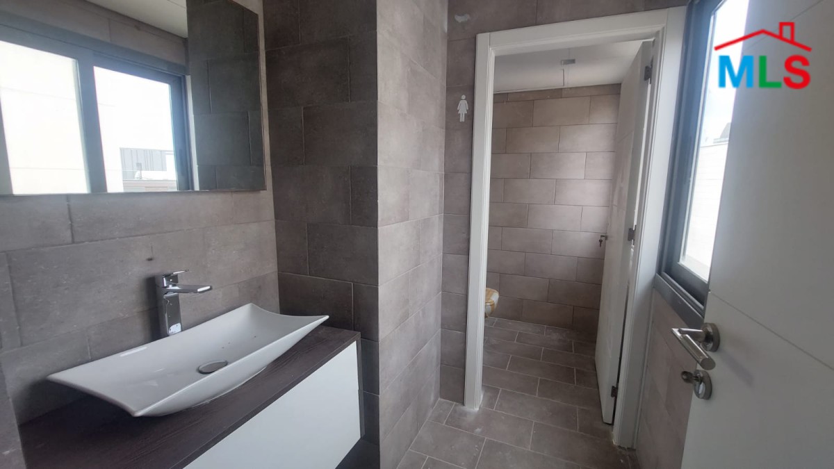 225 SQM Office for Rent in Downtown