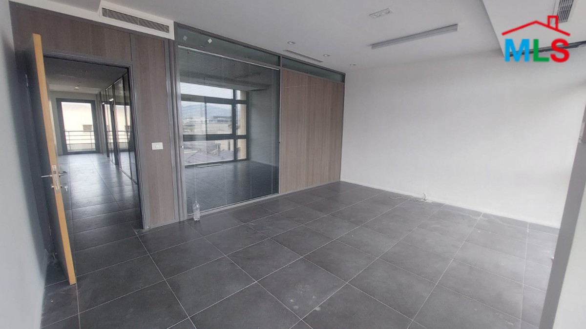 130 SQM Office for Rent in Downtown