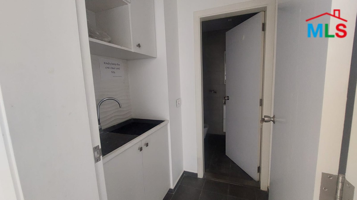 130 SQM Office for Rent in Downtown
