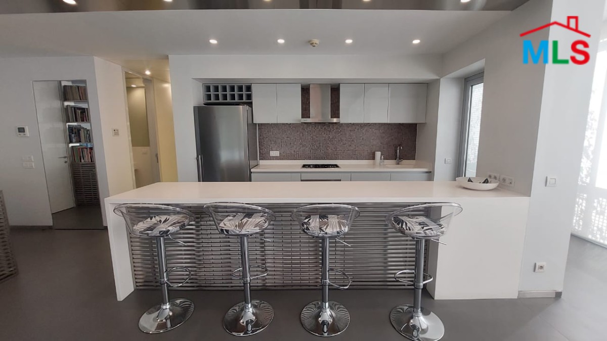 Beautifully Decorated Apartment for Rent in Achrafieh, Lycée