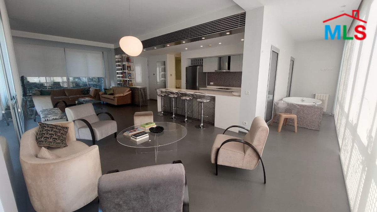 Beautifully Decorated Apartment for Rent in Achrafieh, Lycée