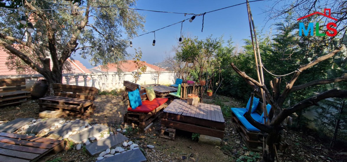 Guest House with a Pool for Rent in Batroun