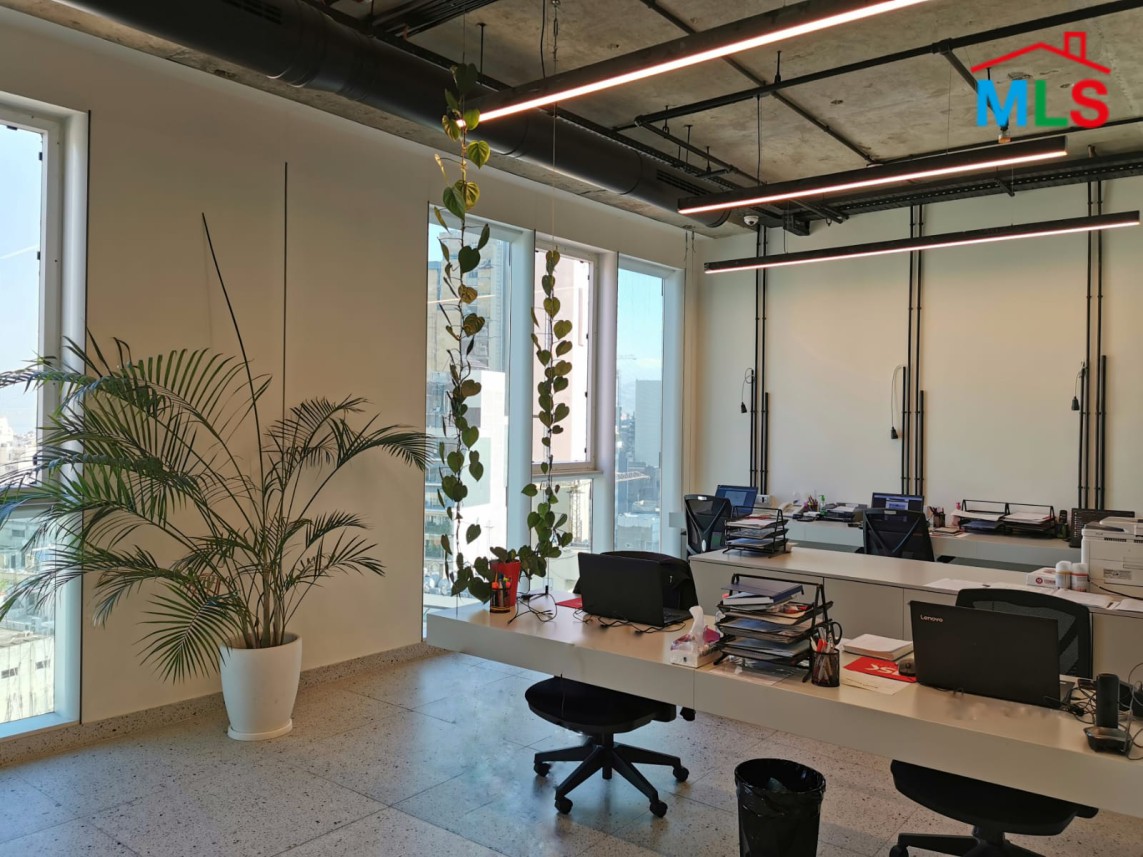 An Amazing Office for Rent in an Iconic Building in Achrafieh