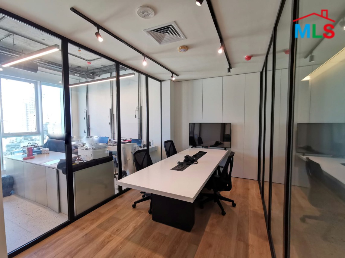 An Amazing Office for Rent in an Iconic Building in Achrafieh