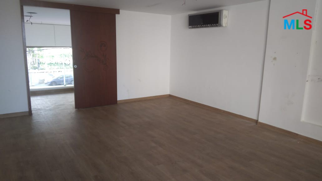 An Open-Space Shop for Rent in a Prime Location in Zalka