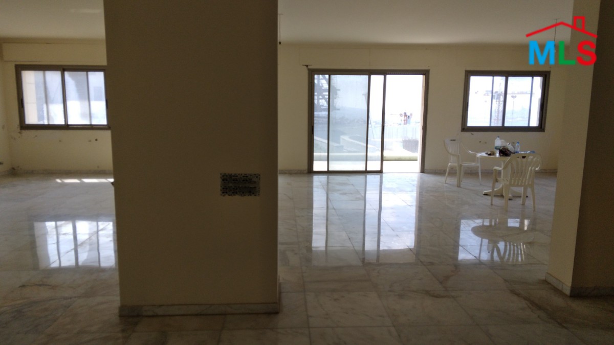 Spacious Office With Terrace for Rent in Aoukar